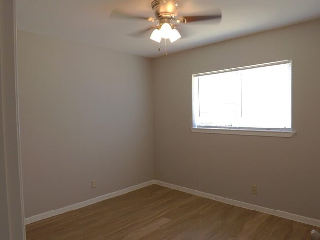 Building Photo - 1211 Mulberry Dr