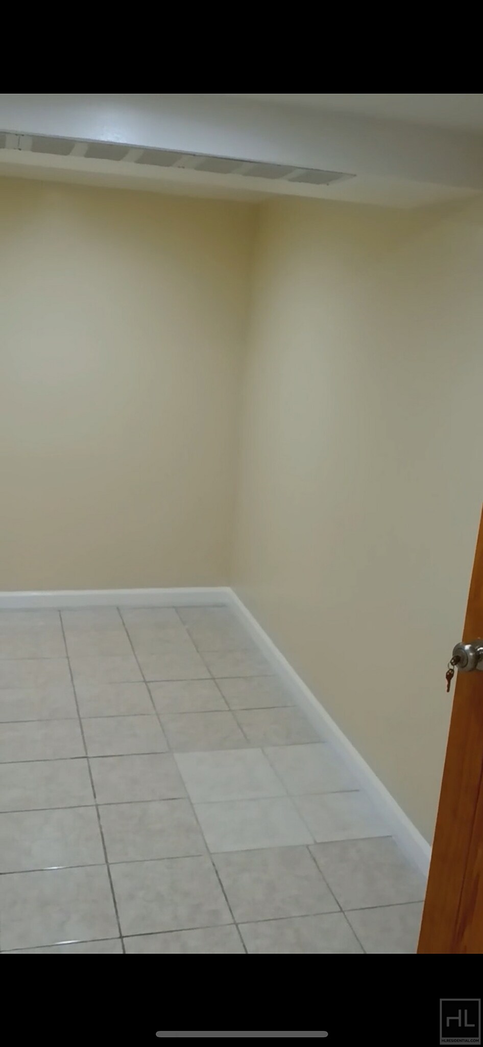 Building Photo - Studio Apartment In Renovated Two Family B...