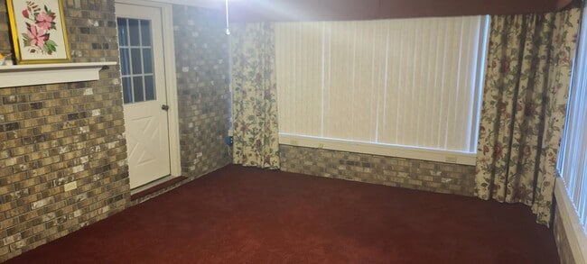 Building Photo - 1107 Davis Dr