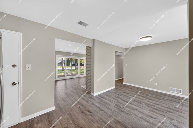Building Photo - Rare Rental Opportunity! Fully Renovated 3-bedroom, 2-bath Brick Ranch in Farmington Hills!