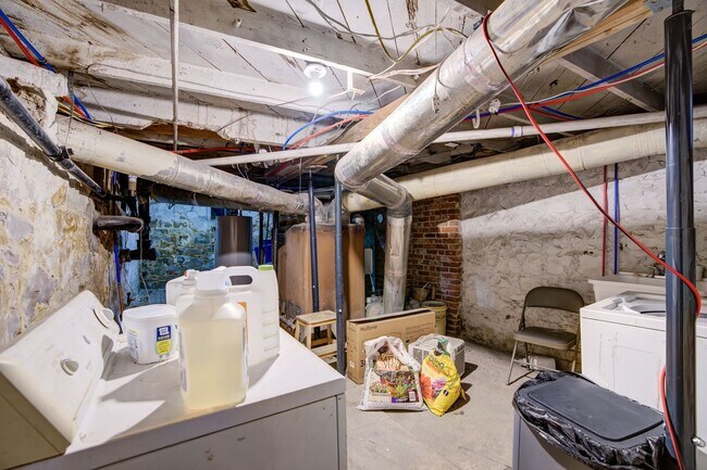 Building Photo - Turn of the Century Bungalow 1 bed, Downto...