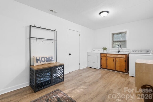 Building Photo - 116 Barnes Ln