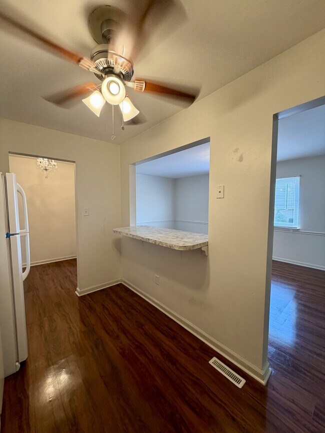 Building Photo - 305 W Cadbury Dr