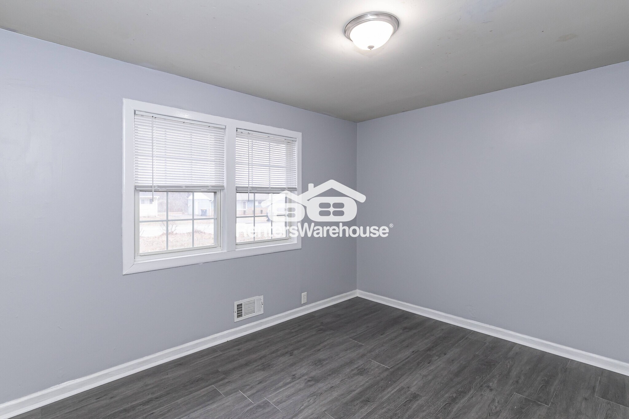 Building Photo - 10741 Cambridge Ave