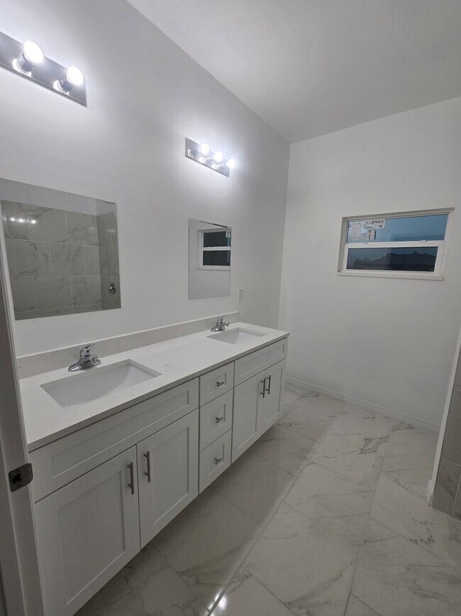 Building Photo - BRAND NEW THREE BEDROOM, 2 BATH, 1 CAR GAR...