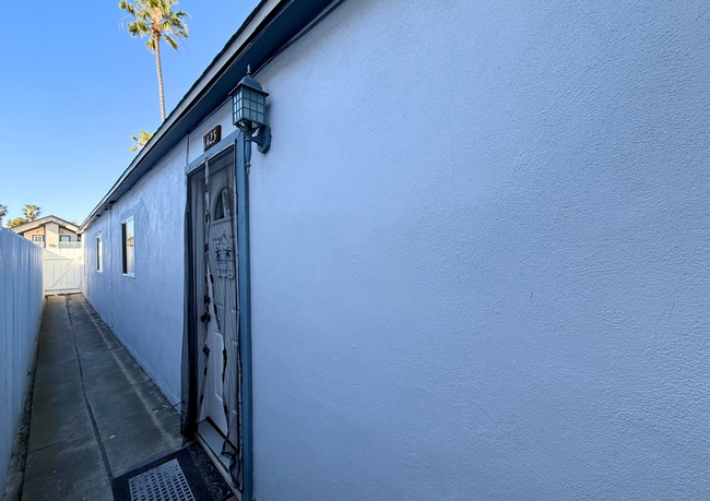 Building Photo - Cozy 2BR with Serene Courtyard Escape