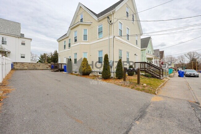 Building Photo - 4 E Broadway