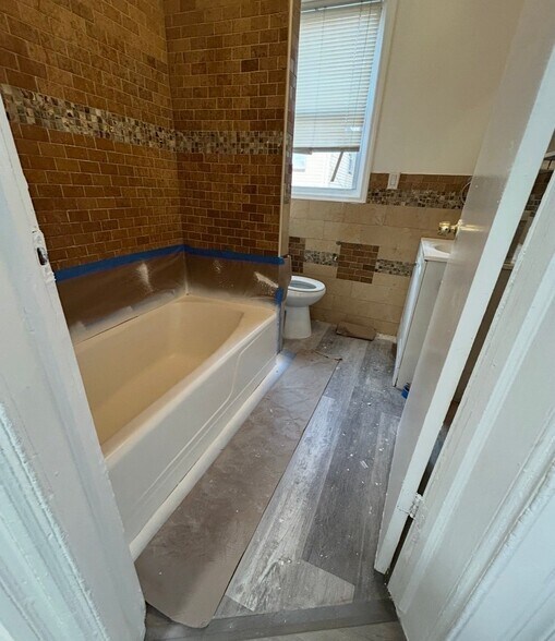 Building Photo - 148 Delavan Ave
