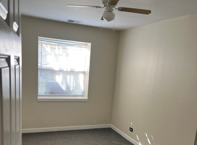 Building Photo - 6538 S Kenwood Ave