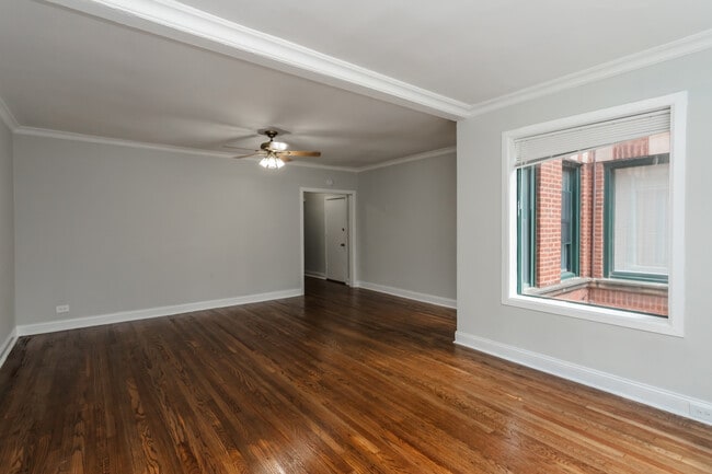 Building Photo - 6913 S Paxton Ave