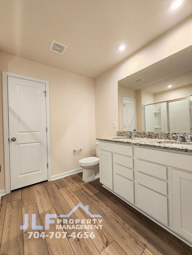 Building Photo - Coming Soon-Beautiful 5 Bed/3 Bath Home in...