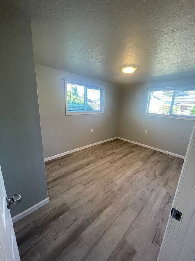 Building Photo - Conveniently located two bedroom home with fresh updates!