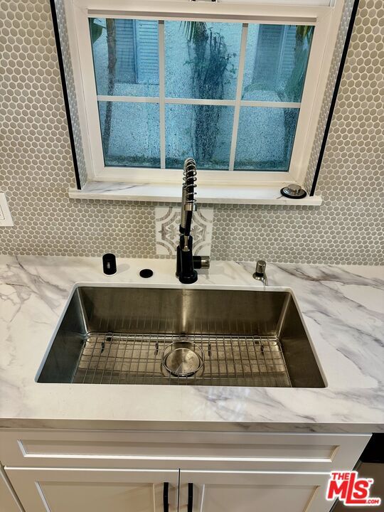 Building Photo - 1086 Meadowbrook Ave