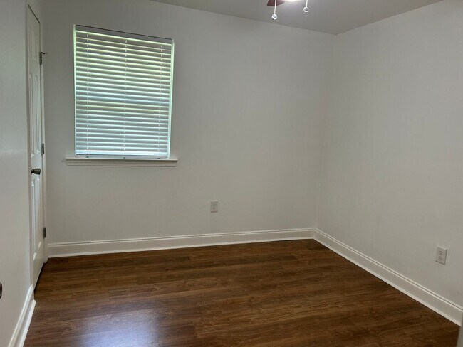 Building Photo - 2080 Jerlyn Dr