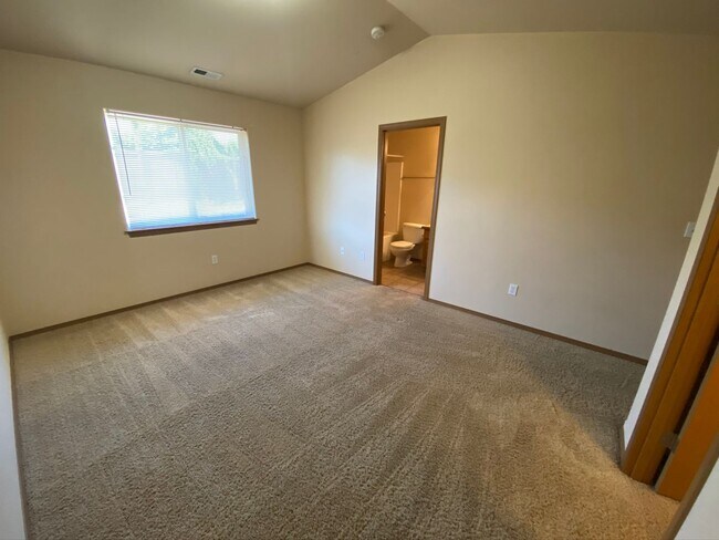 Building Photo - 3 Bedroom, 2 Bath Home for September Rent!
