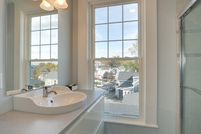 Building Photo - 47 Mechanic St