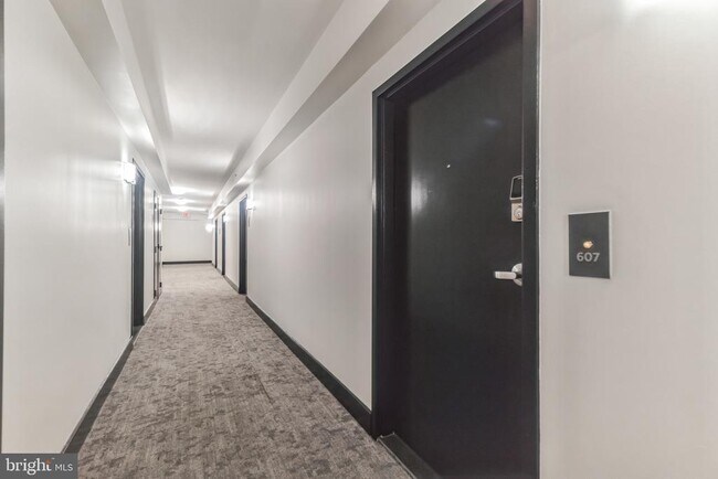 Building Photo - 1117 10th St NW