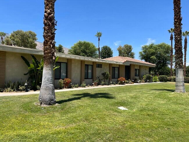 Building Photo - 2288 Oakcrest Dr