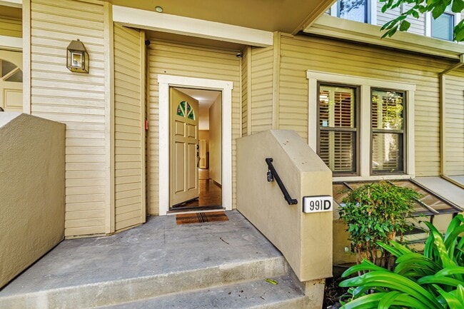 Building Photo - Two Primary Suites w/ Bonus Room l Prime L...