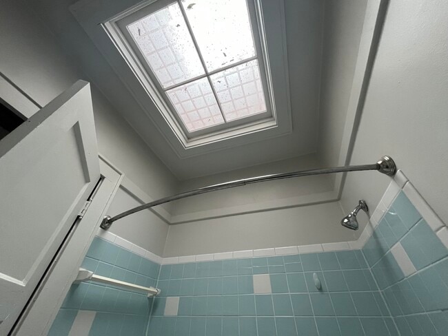 Building Photo - 5219 S Lake Dr