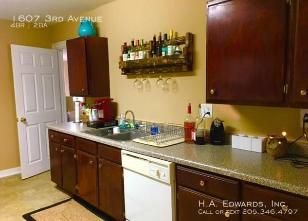 Building Photo - 1607 3rd Ave