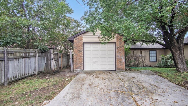 Building Photo - Updated 2/2 with Granite Counter Tops and ...