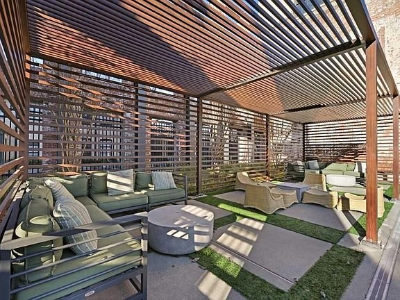 Building Photo - 170 Boulevard SE