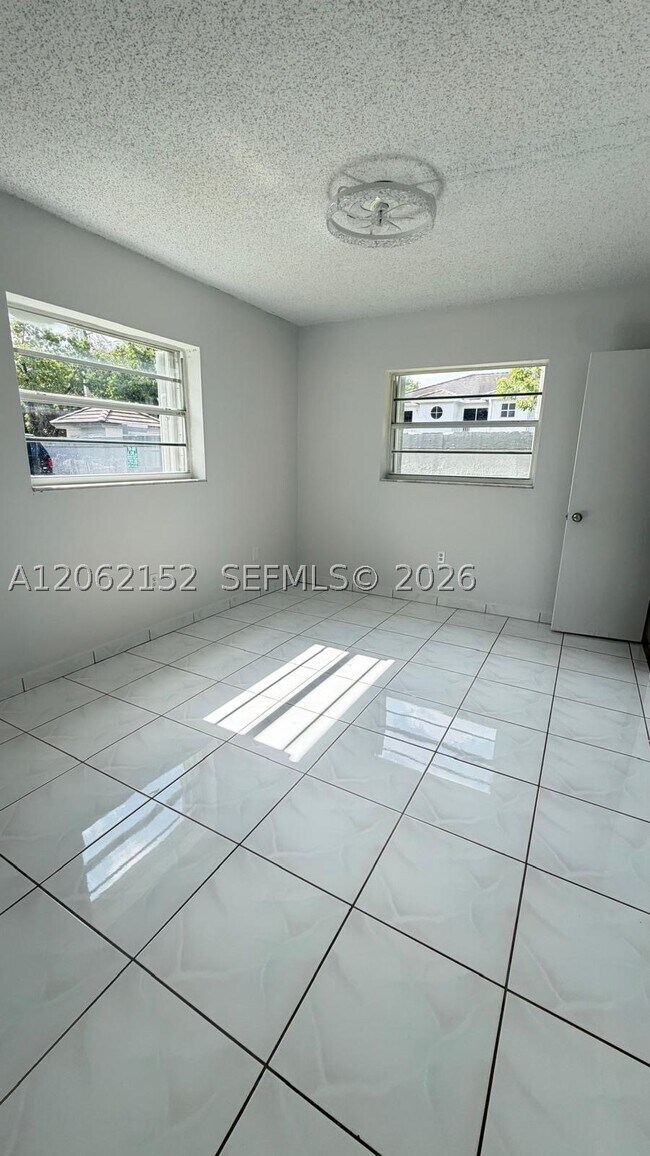 Building Photo - 120 Royal Palm Rd