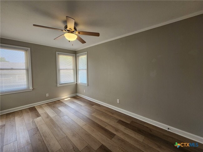 Building Photo - 564 Laurel Ln