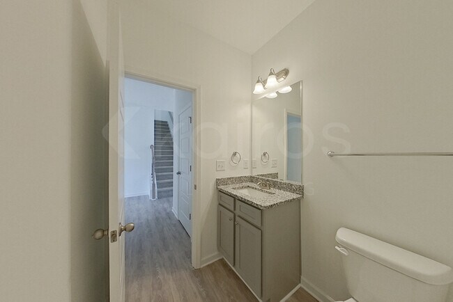 Building Photo - 100 English Oak Ln