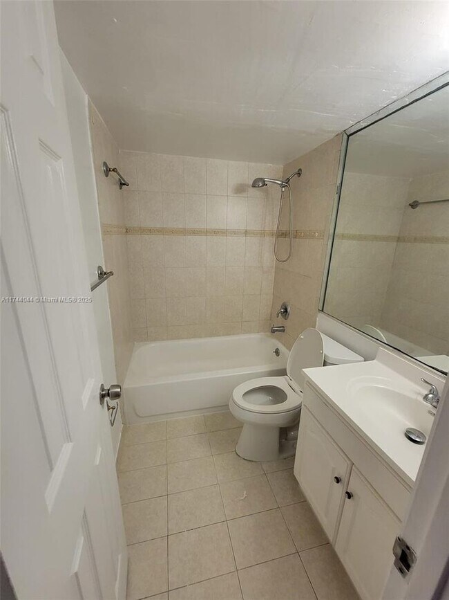 Building Photo - 870 NW 87th Ave