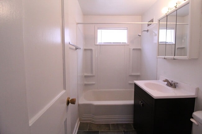 Building Photo - 1 Bedroom 1 Bath Duplex in Navy Hill Area in Olathe