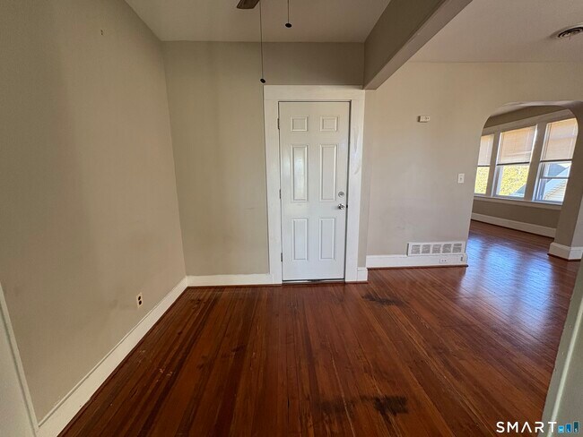 Building Photo - 164 French St