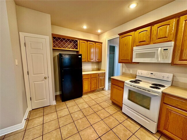 Building Photo - 2846 Eaglecrest Cir