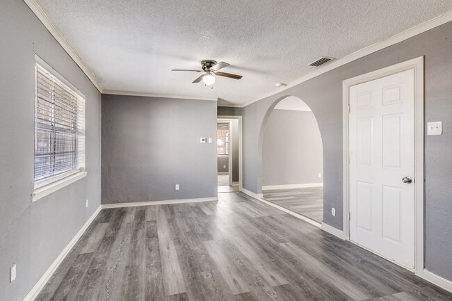 Building Photo - Spacious 4 Bed, 2 Bath Single-Story Gem in Dallas' Pleasant Grove – Move-In Ready and Available Now!