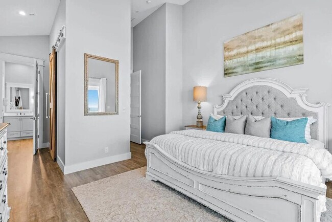 Building Photo - 14324 Front Beach Rd