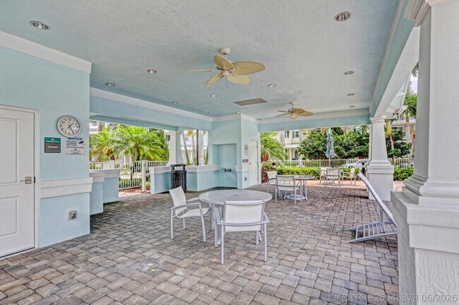 Building Photo - 2758 Avalon Way