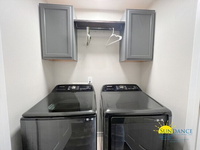 Building Photo - Charming 3-Bedroom Home in Ridge Crest Sub...