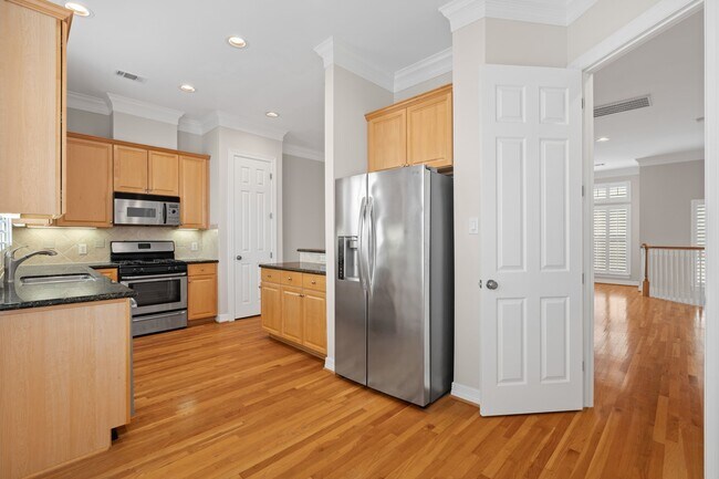 Building Photo - 2196 Bancroft Ln