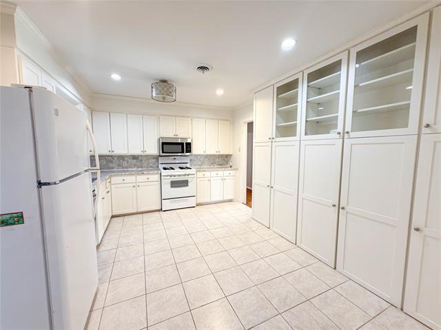 Building Photo - 3951 Gaspar Dr