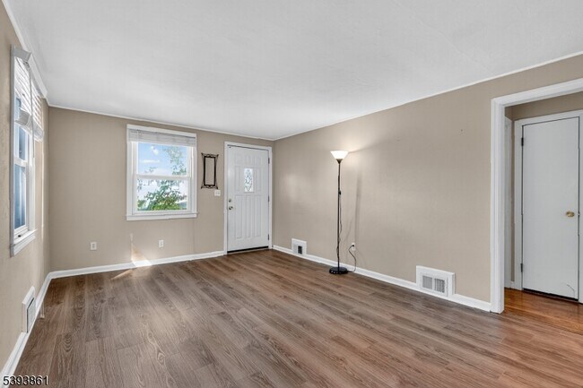 Building Photo - 128 South Ave