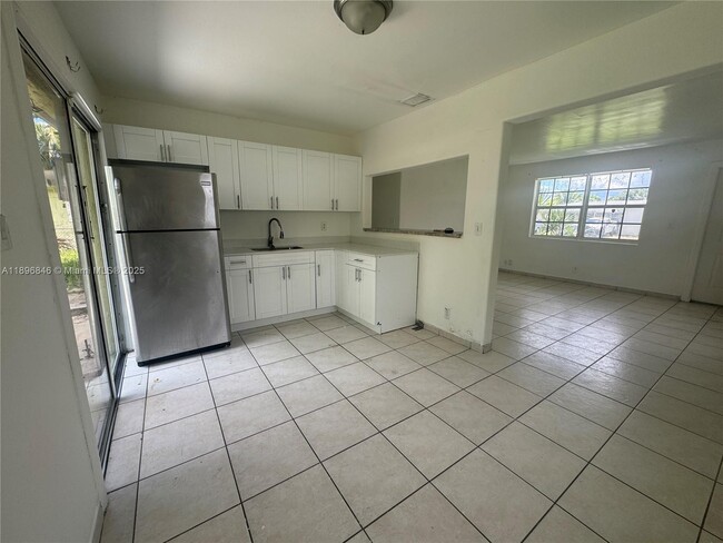 Building Photo - 6871 SW 18th Ct