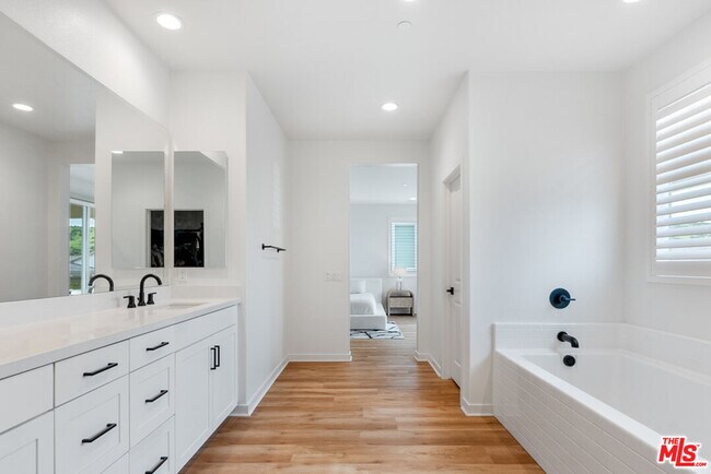 Building Photo - 18130 Radiance Ln
