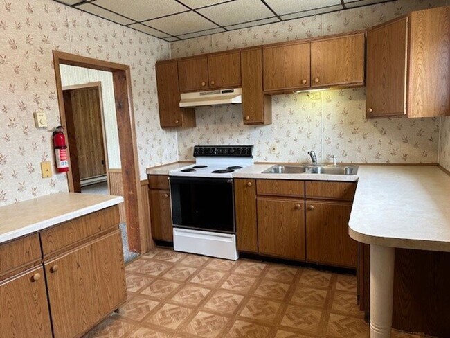 Building Photo - Williams Valley School District 2 Bedroom ...