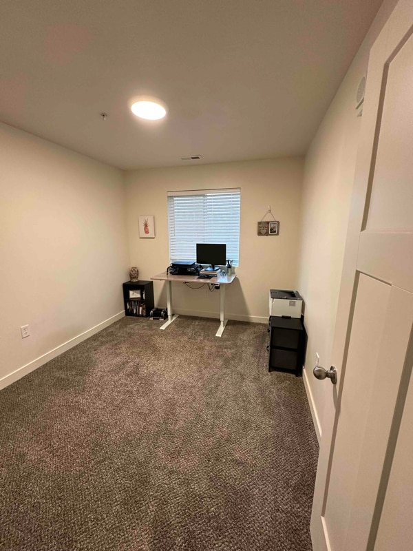 Building Photo - 393 W 625 N