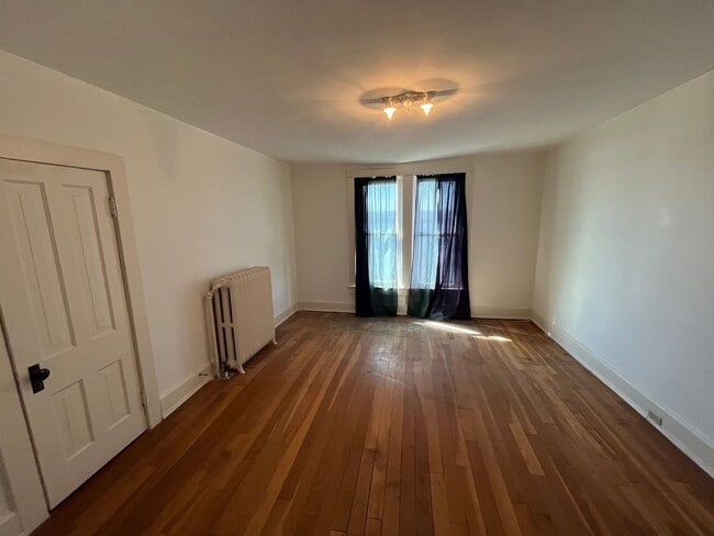 Building Photo - Breathtaking River Views!