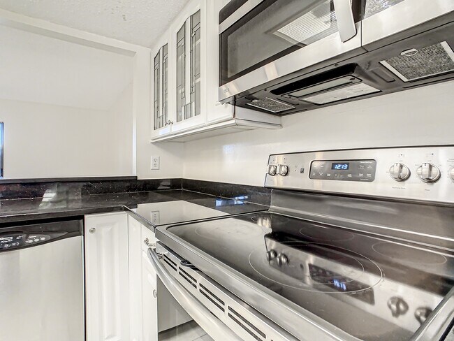 Building Photo - 4800 Rilma Ave