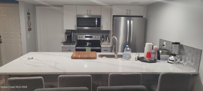 Building Photo - 100 Coral Way E