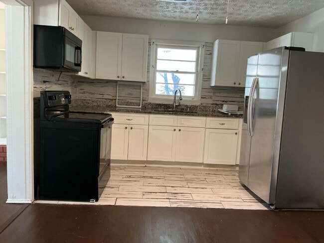 Building Photo - 2165 Rosebud Rd