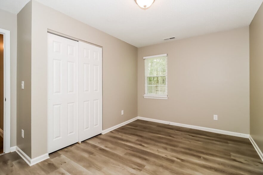 Building Photo - 660 Rebecca Jane Dr